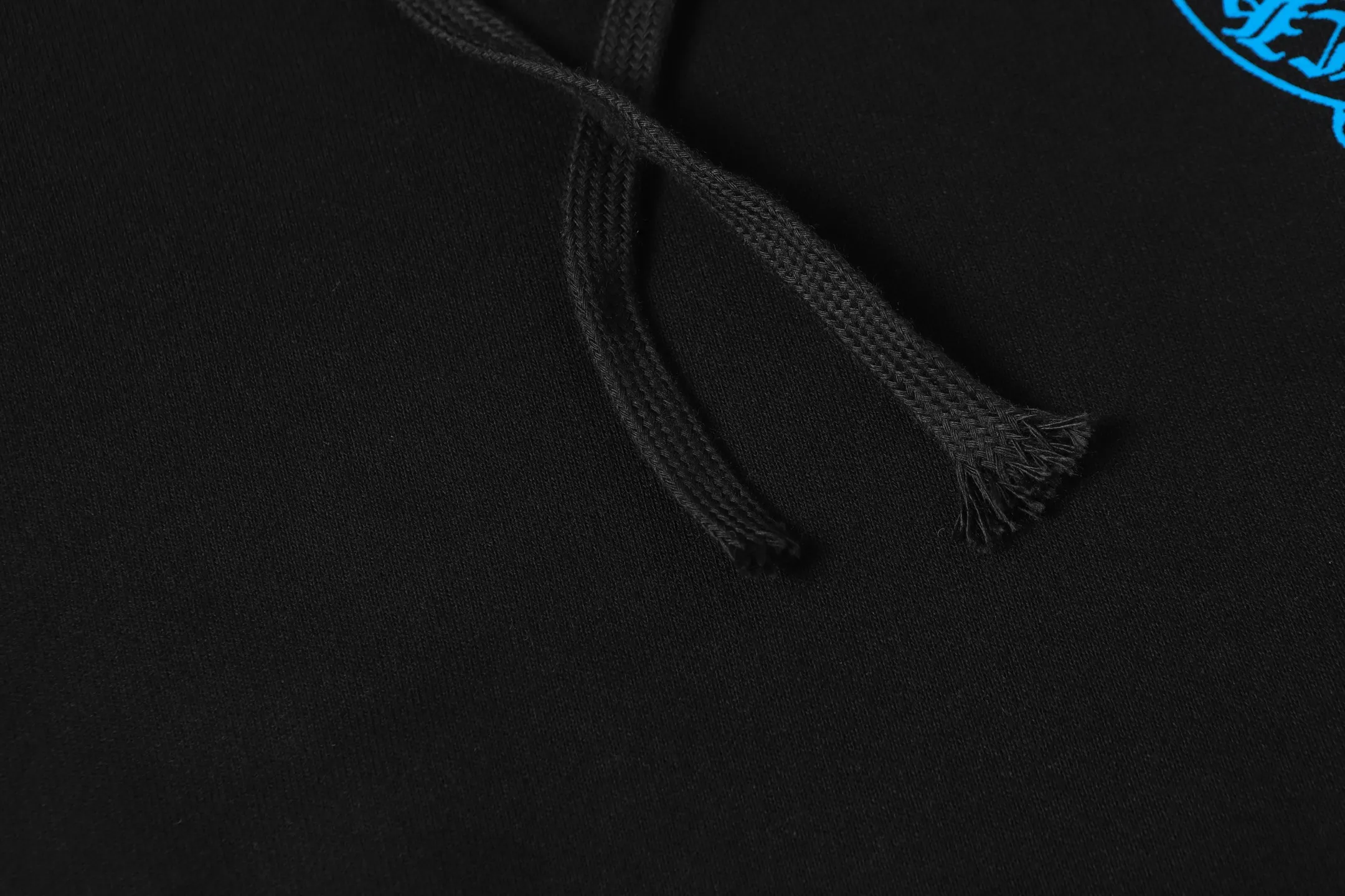 P240 Cross-border running quantity model, please do not place an order if you pursue quality - Chrome Hearts/Chrome Heart Cross ✝️ Sanskrit printed hooded sweatshirt - High weight, high density and high quality. The wool is soft, delicate and skin-friendly. It feels soft and silky. It has excellent warmth and skin-friendly properties - Custom-woven and dyed, no color difference. No matter the fabric or workmanship details, it beats the ordinary version on the market - Hardware zipper accessories are all customized, full of details -Colour: black white -Size: S M L XL